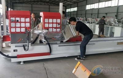 加工斷橋鋁門(mén)窗所需的主要機(jī)器設(shè)備